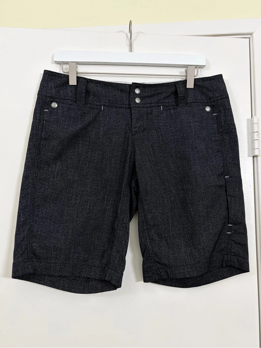 Lululemon Outdoor Bermuda Shorts Size 6 Black Heathered Hiking Utility Gorpcore